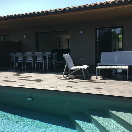 Vesna Rossa A Pieds Avec Piscines Individuelles Willa Lecci